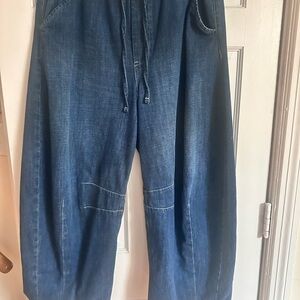 GAP Barrel Leg Jeans – UltraSoft Denim – dark wash – Size L